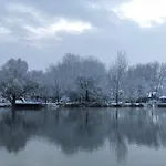 Veranda Apartament Mestecǎneşti
